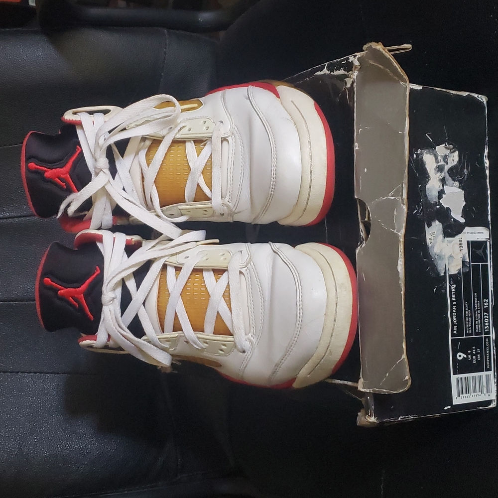 AirJordan 5 Retro "Fire Red" 2006 - Picture 2 of 14